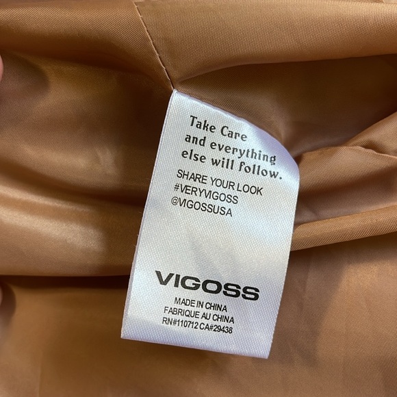 Beautiful Vigoss camel color baggy trench - Picture 6 of 7